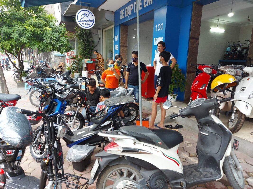 Thay bình ắc quy xe đạp điện